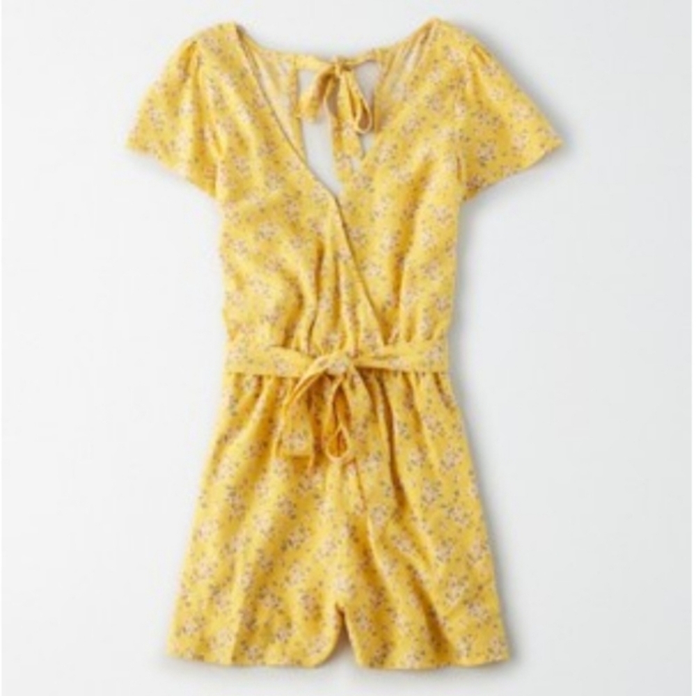 Women's American Eagle Shorts Romper Small Yellow Floral Lightweight Boho Viscos